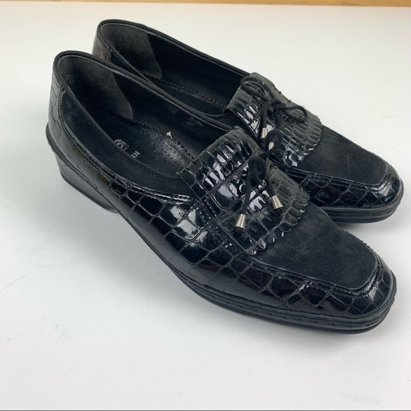 𝅺ara Black Patent Loafers size 10 - Picture 1 of 8